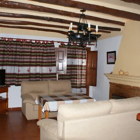 בית כפרי Casa De La Ermita בוביון