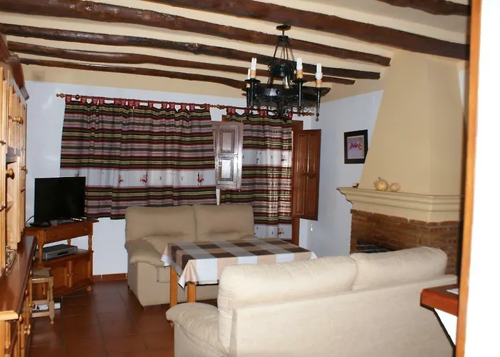 בית כפרי Casa De La Ermita בוביון