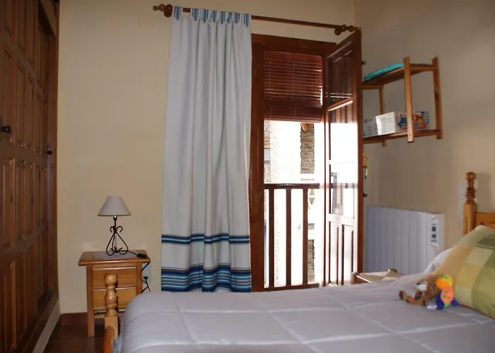 בית כפרי Casa De La Ermita בוביון